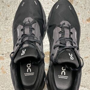 On Running Cloudrunner Waterproof